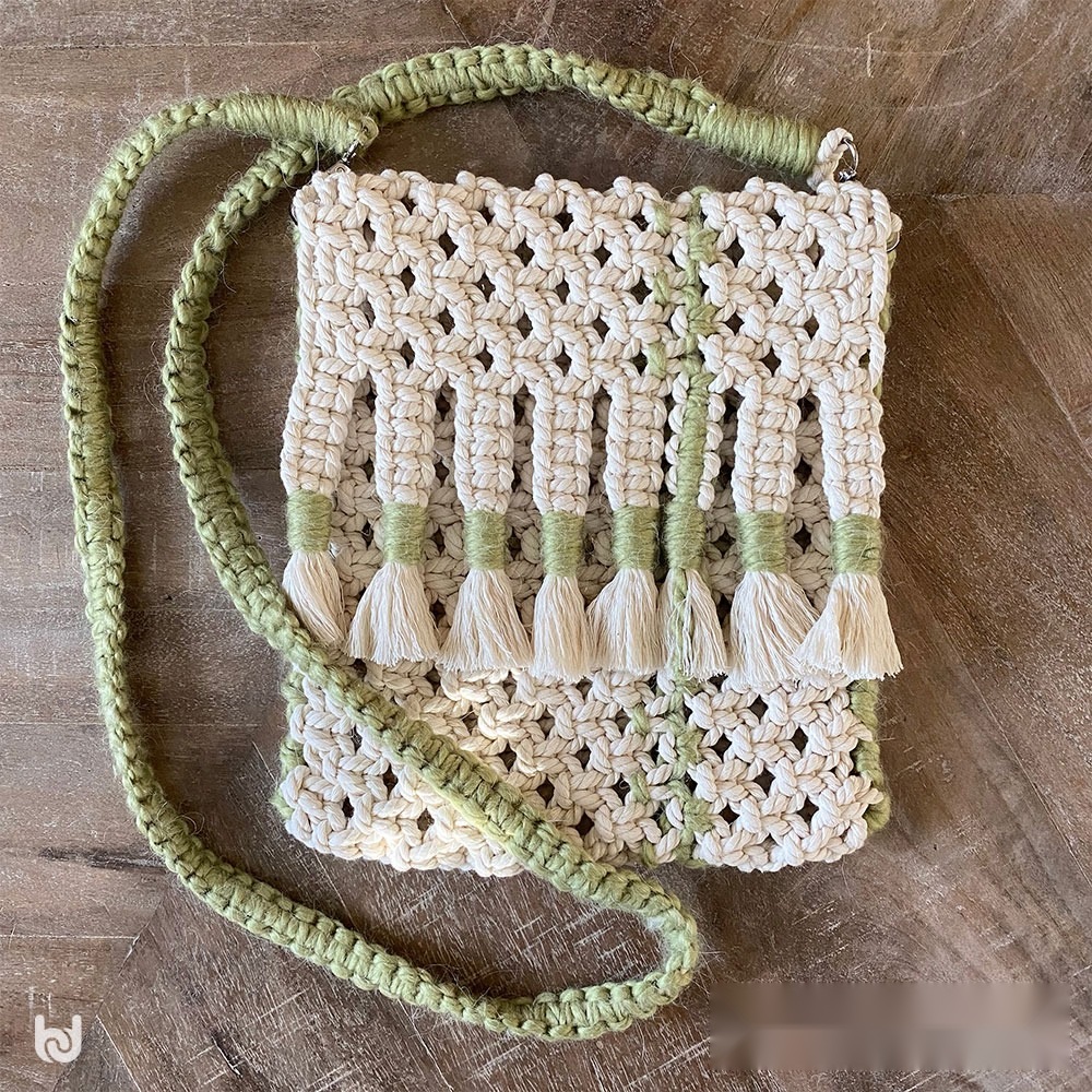 Green macramé crossbody bag